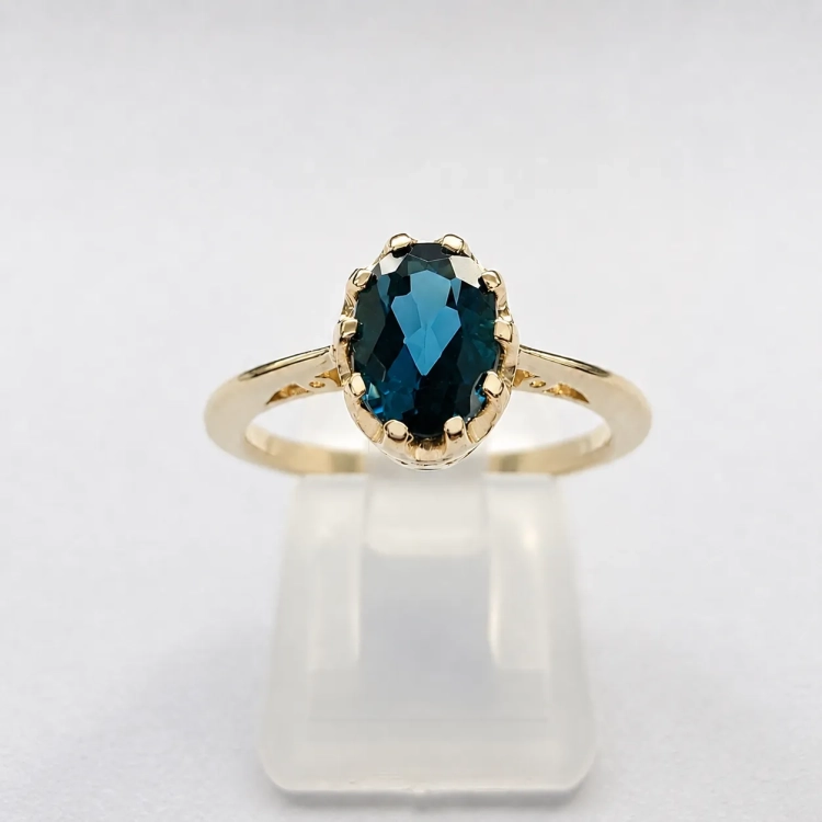 Pierścionek vintage z topazem London blue – widok z góry – ABGOLD Baczyński