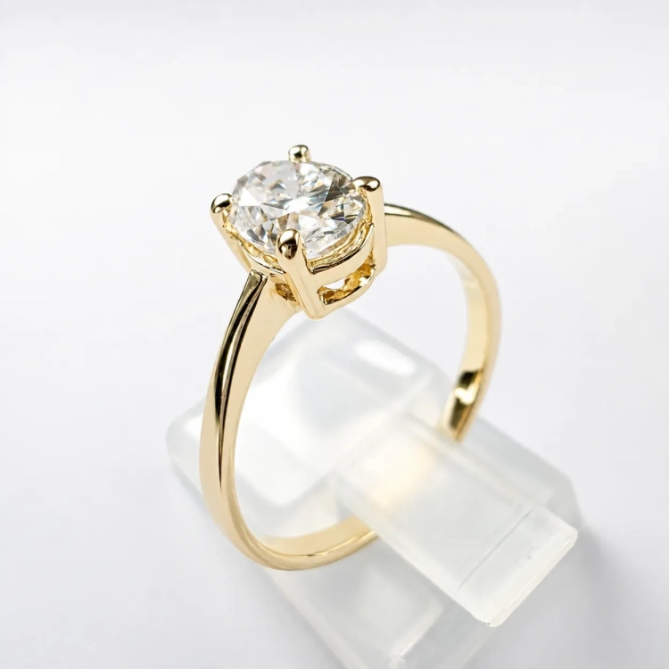 Pierścionek z żółtego złota próba 585 z moissanitem owalnym 0,80 ct VVS D – widok od spodu obrączki – ABGOLD Baczyński