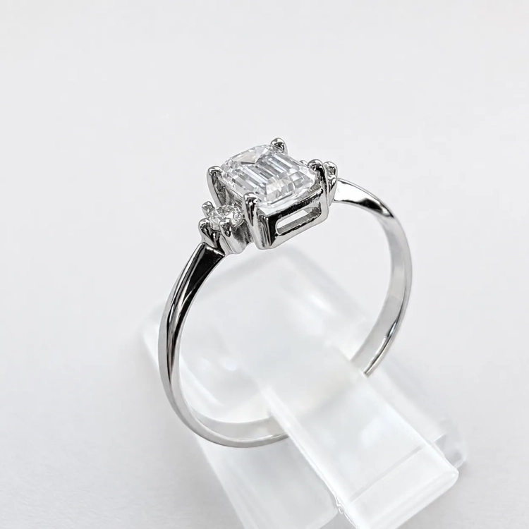 Pierścionek z żółtego złota próba 585 z moissanitem Emerald 0,86 ct VVS D – profil pierścionka – ABGOLD Baczyński
