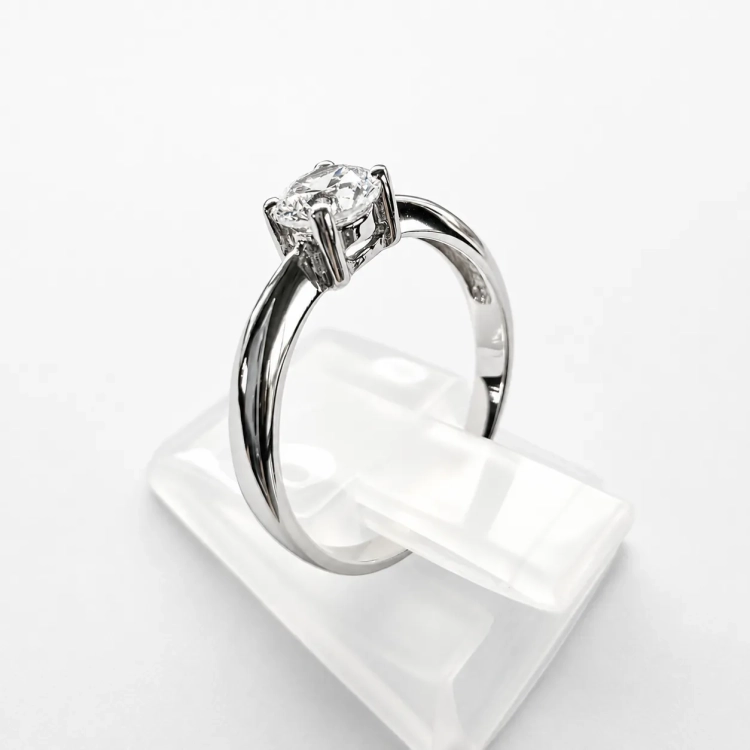 Pierścionek zaręczynowy z moissanitem 0,50 ct – profil boczny – ABGOLD Baczyński