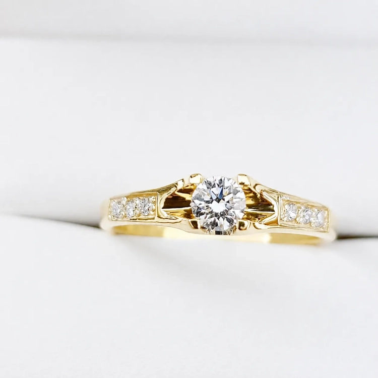 Pierścionek zaręczynowy złoto 585 z diamentami – widok ogólny – ABGOLD Baczyński