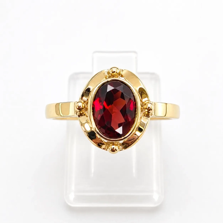 Złoty pierścionek Vintage z Granatem 1,50ct – detal oprawy – ABGOLD Baczyński