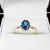 Pierścionek vintage z topazem London blue – ujęcie boczne – ABGOLD Baczyński