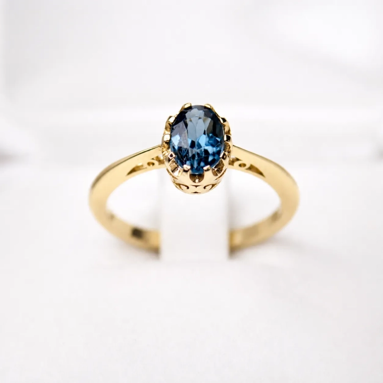 Pierścionek vintage z topazem London blue – widok z przodu – ABGOLD Baczyński