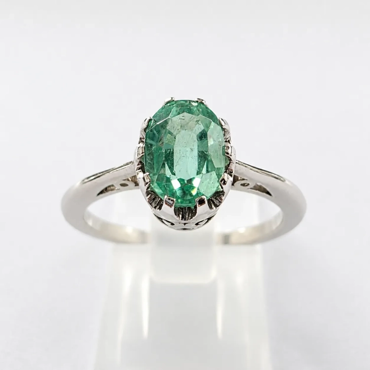 Pierścionek vintage ze szmaragdem owalnym 1,00 ct – widok centralny – ABGOLD Baczyński