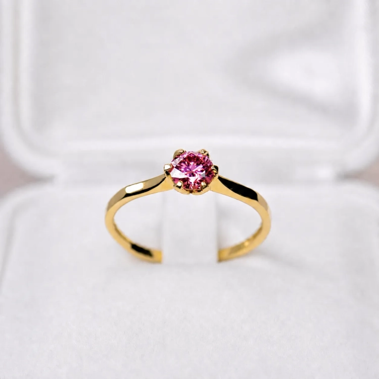 Pierścionek zaręczynowy z białego złota próba 585 z różowym moissanitem 0,50 ct – widok z przodu – ABGOLD Baczyński