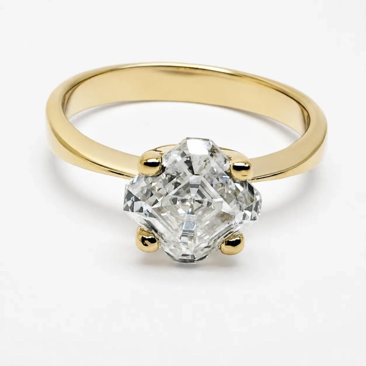 Pierścionek zaręczynowy z żółtego złota próba 585 z moissanitem Asscher 2,0 ct – widok z góry – ABGOLD Baczyński