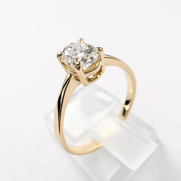 Pierścionek z naturalnym diamentem 0,70 ct VVS H złoto 14K – widok od boku – ABGOLD Baczyński