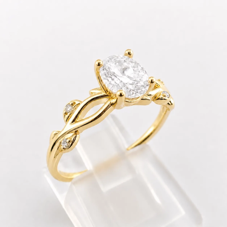 Pierścionek z naturalnym diamentem vintage owal – ujęcie pod kątem – ABGOLD Baczyński