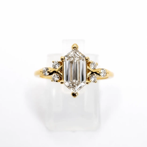 Pierścionek złoty 585 z diamentem hexagonal – ABGOLD