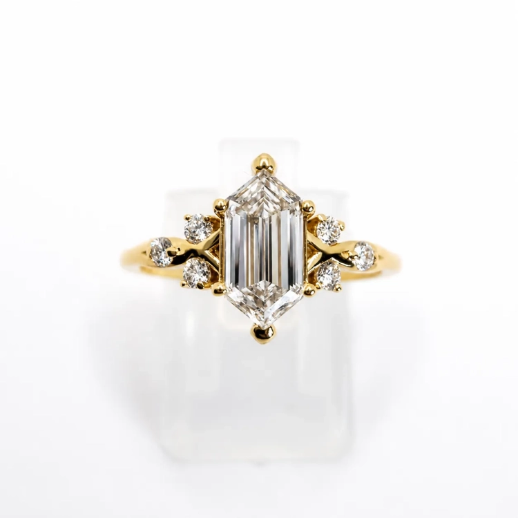 Pierścionek złoty 585 z diamentem hexagonal – ABGOLD