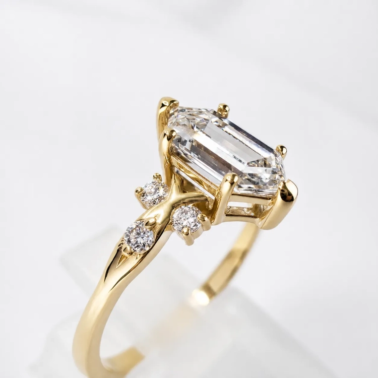 Pierścionek z diamentem 9x4 mm złoto 14K – ABGOLD