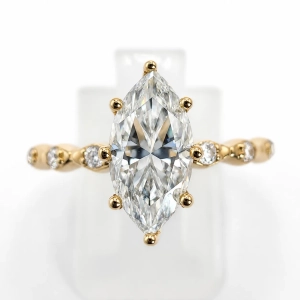 Pierścionek z diamentem Lab-Grown Marquise 1,00 ct w żółtym złocie 585 – detal oprawy – ABGOLD Baczyński
