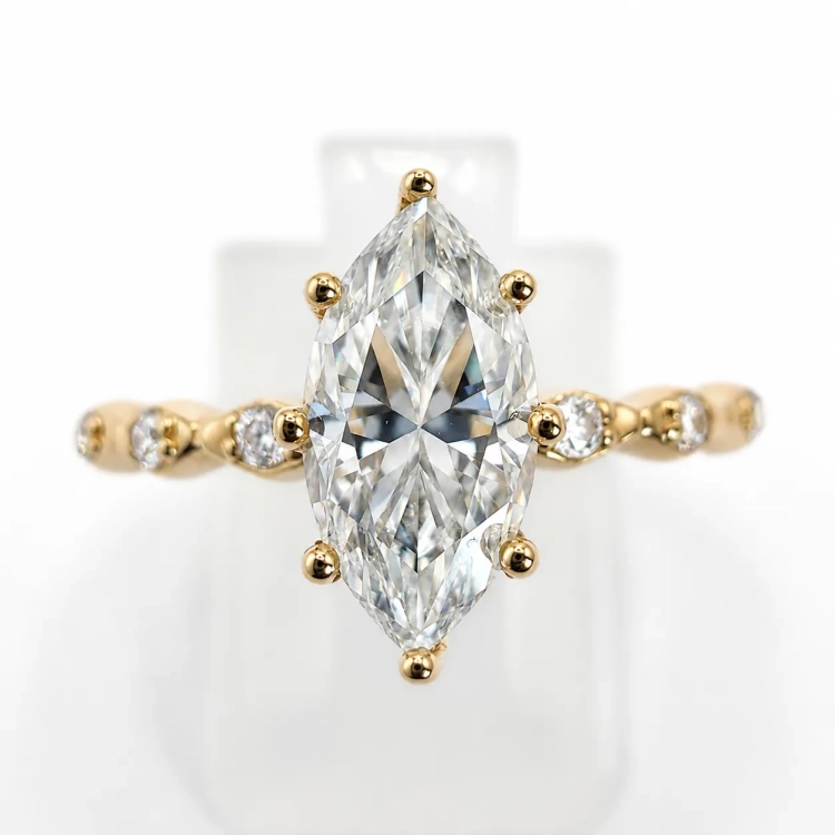 Pierścionek z diamentem Lab-Grown Marquise 1,00 ct w żółtym złocie 585 – detal oprawy – ABGOLD Baczyński
