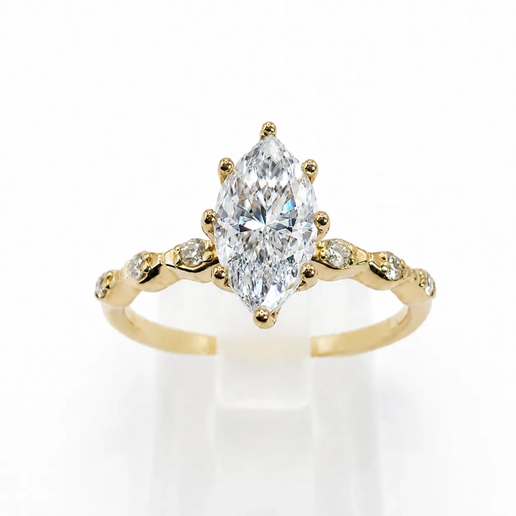 Pierścionek z naturalnym diamentem Marquise 1,00 ct w żółtym złocie 585 – widok frontalny – ABGOLD Baczyński