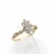 Pierścionek z diamentem Lab-Grown Marquise 1,00 ct w żółtym złocie 585 – ujęcie pod kątem – ABGOLD Baczyński