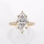 Pierścionek z moissanitem Marquise 1,00 ct VVS1/D i bocznymi diamentami – detal oprawy – ABGOLD Baczyński