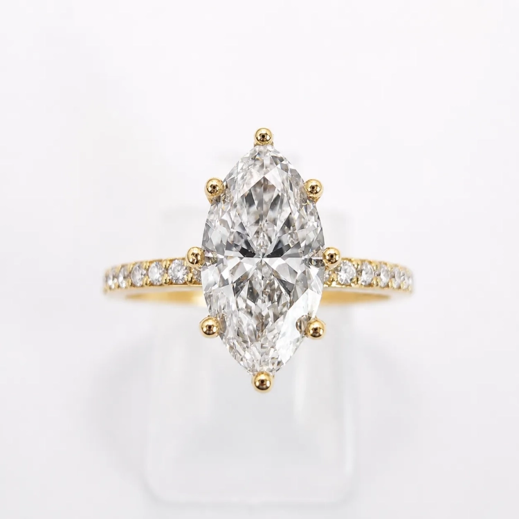 Pierścionek z moissanitem Marquise 1,00 ct VVS1/D i bocznymi diamentami – detal oprawy – ABGOLD Baczyński