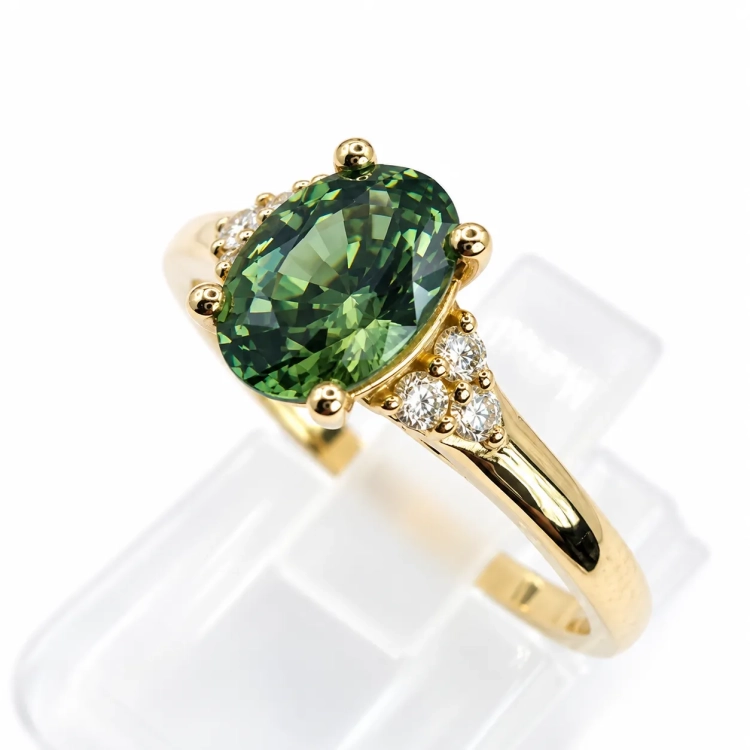 Zielony szafir 7 × 5 mm w żółtym złocie 585 – detal oprawy – ABGOLD Baczyński
