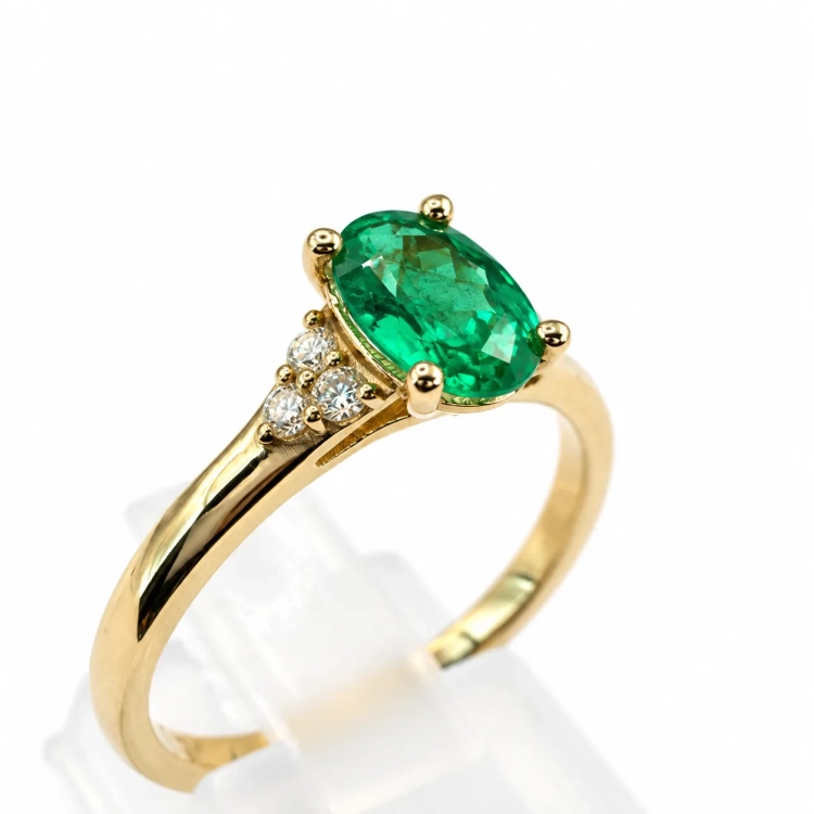Żółte złoto 585 i naturalny szmaragd owalny – elegancki pierścionek – ABGOLD Baczyński