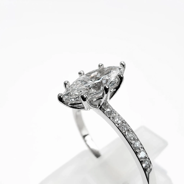 Diament Lab-Grown Marquise 10 × 5 mm – zbliżenie – ABGOLD Baczyński