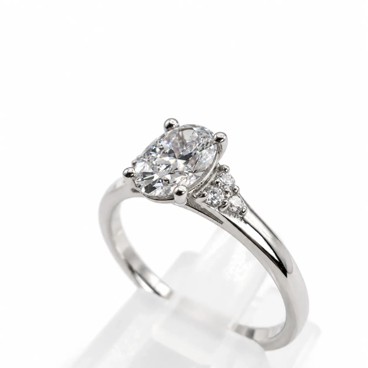 Diament Lab-Grown 7 × 5 mm w białym złocie – detal oprawy – ABGOLD Baczyński