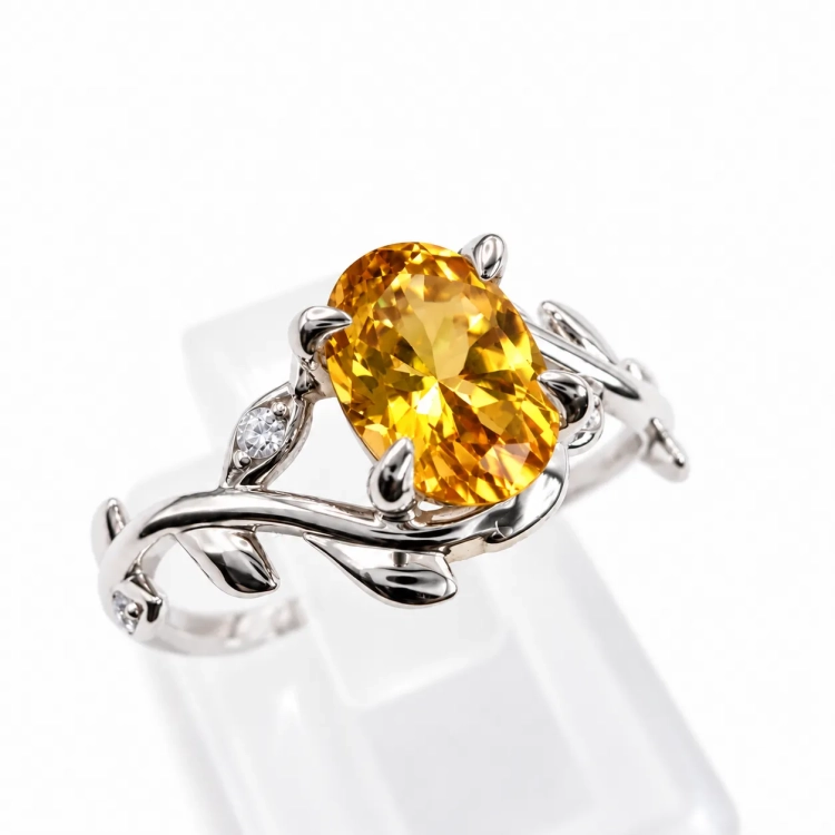 Cytryn owalny 7 × 5 mm w białym złocie – ujęcie pod kątem – ABGOLD Baczyński