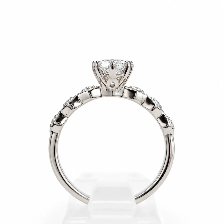 Diament Marquise z bocznymi diamentami 1,50 mm – detal kompozycji – ABGOLD Baczyński