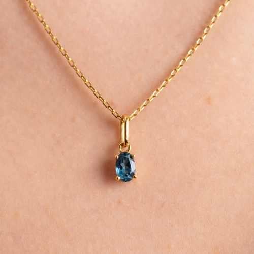 Złota zawieszka z topazem London Blue – widok główny – ABGOLD Baczyński