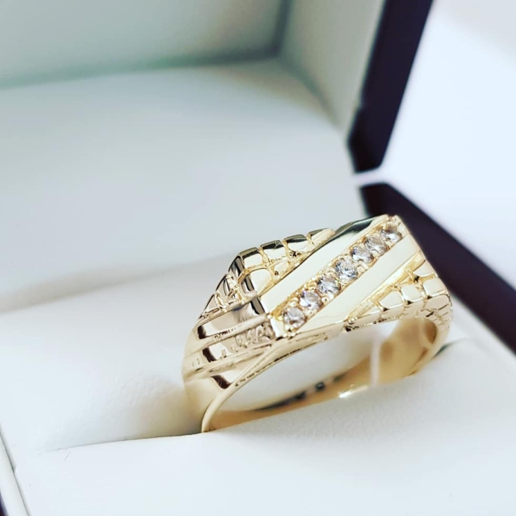 Sygnet unisex próba 585 – ujęcie pod kątem – ABGOLD Baczyński