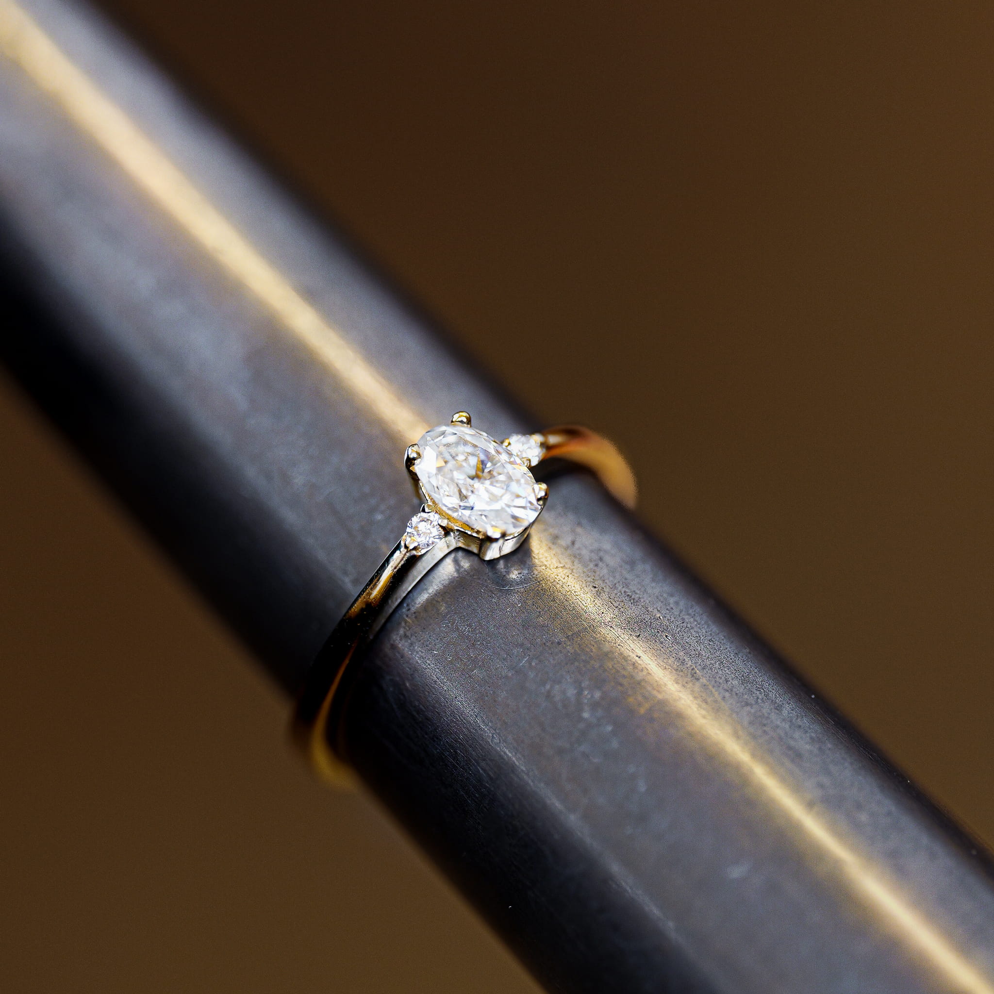 Złoty pierścionek z brylantami 0,45ct Lab VVS/E